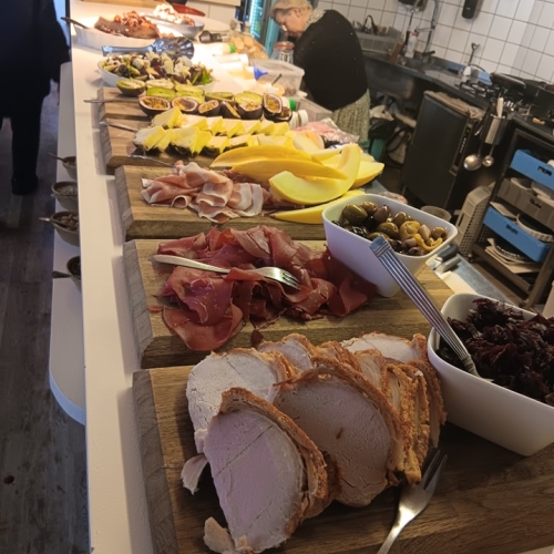 Lækker buffet hos Gastropub LA i Frederikshavn, nær Sæby