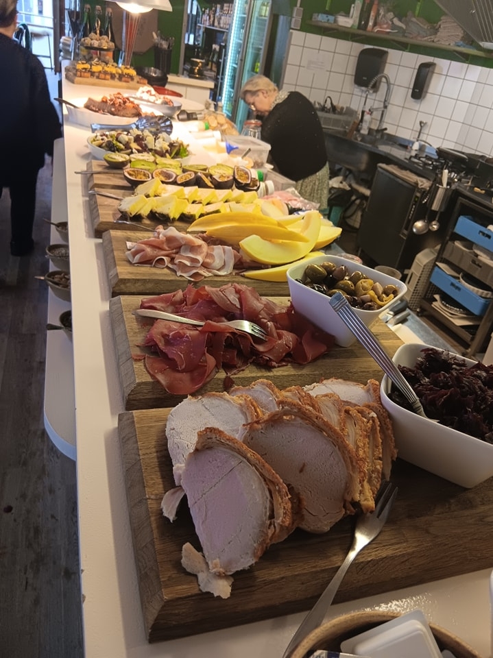 Lækker buffet hos Gastropub LA i Frederikshavn, nær Sæby