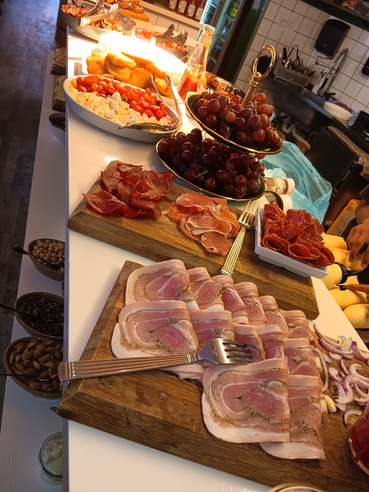 Brunch buffet hos Gastropub-L.A. i Frederikshavn, nær Strandby